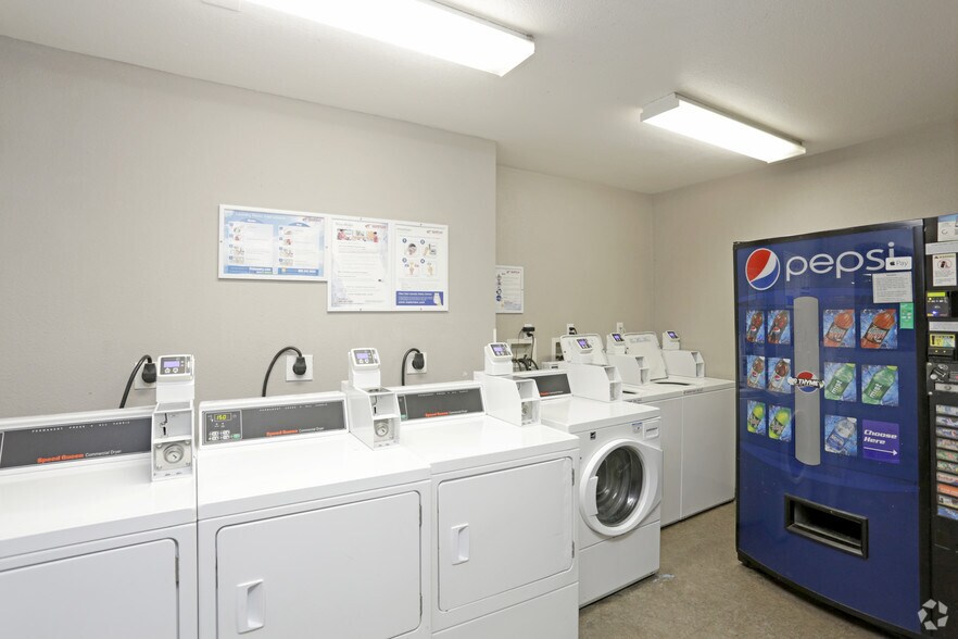 More Photos Of 900 F St, San Diego Apartments For Lease
