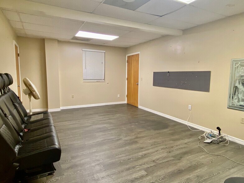 More Photos Of 100 Industrial Park Blvd, Sebastian Warehouse For Lease