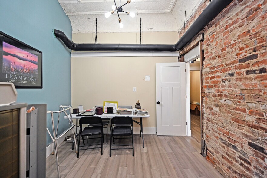 More Photos Of 140-142 W Pike St, Covington Storefront Retail Office For Lease
