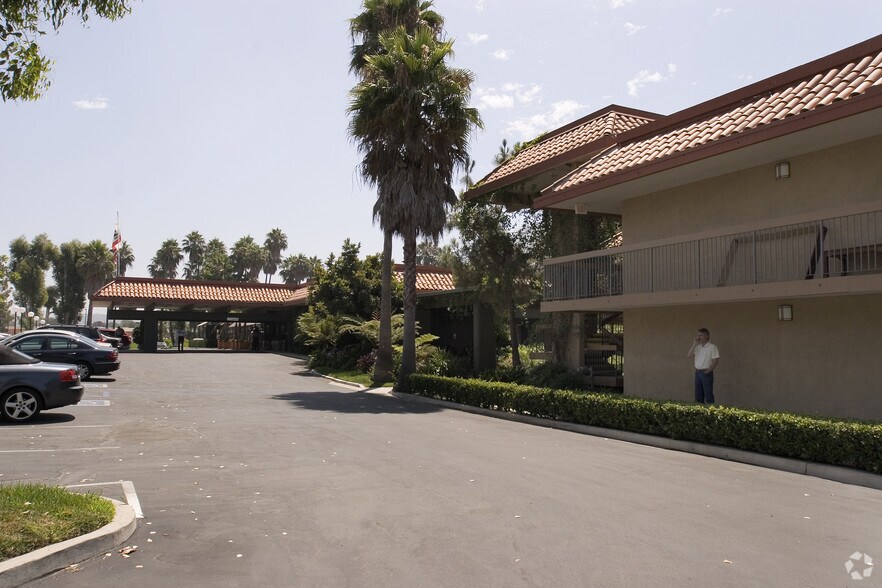 More Photos Of 497-503 N Ventu Park Rd, Newbury Park Freestanding For Lease