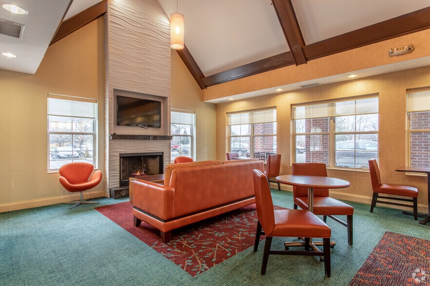 More Photos Of 9765 Crosspoint Blvd, Indianapolis Hotel For Sale
