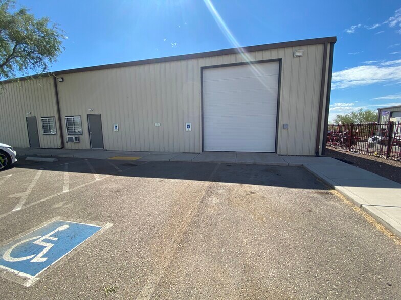 More Photos Of 8300 E Valencia Rd, Tucson Warehouse For Lease
