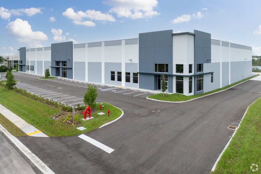 More Photos Of 14520 Global Pky, Fort Myers Warehouse For Lease