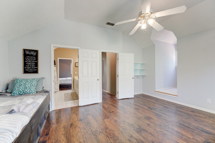 More Photos Of 19323 Belleau Wood Dr, Humble Flex For Sale