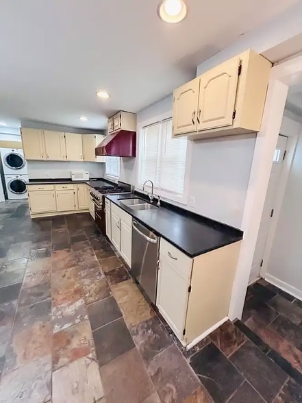 More Photos Of 39 N Court St, Westminster Apartments For Sale