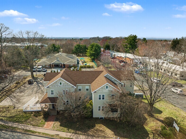 More Photos Of 155 Oak St, Glastonbury Medical For Sale