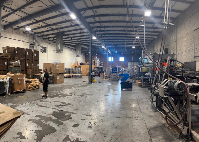 More Photos Of 1015-1045 S 1680 W, Orem Warehouse For Lease