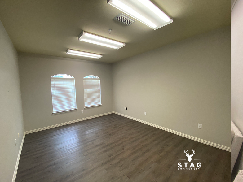More Photos Of 3327 Colorado Blvd, Denton Medical For Lease
