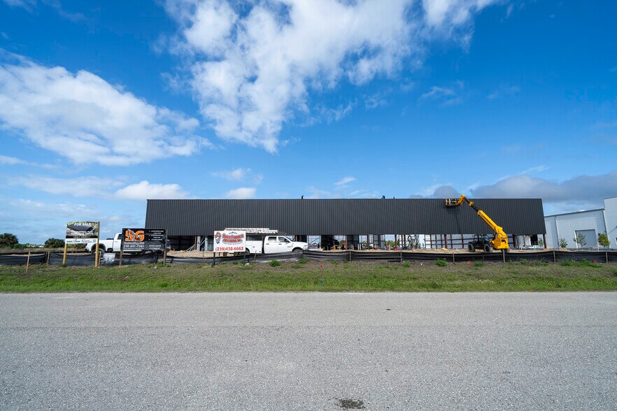 More Photos Of 8411-8419 Duffie Dr, Punta Gorda Industrial For Sale