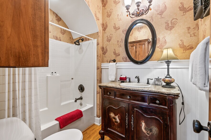 More Photos Of 306 N Main St, Bentonville Hospitality For Sale