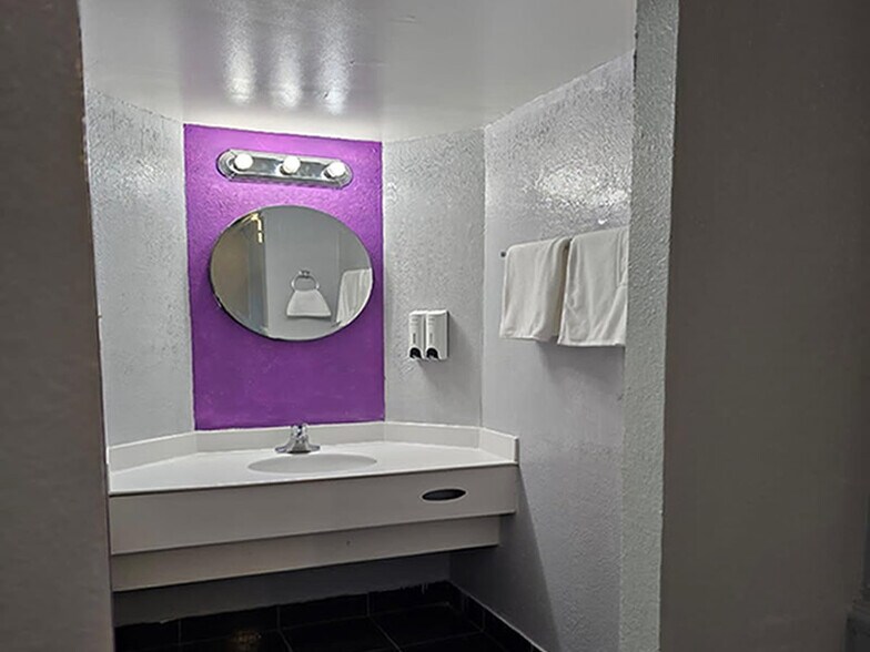 More Photos Of 4874 Old National Hwy, College Park Hotel For Sale