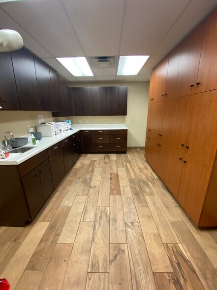 More Photos Of 9845 W Florissant Ave, Saint Louis Medical For Lease