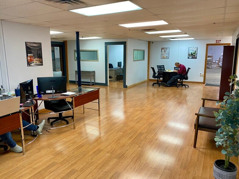More Photos Of 8134 Interchange Pky, San Antonio Warehouse For Lease