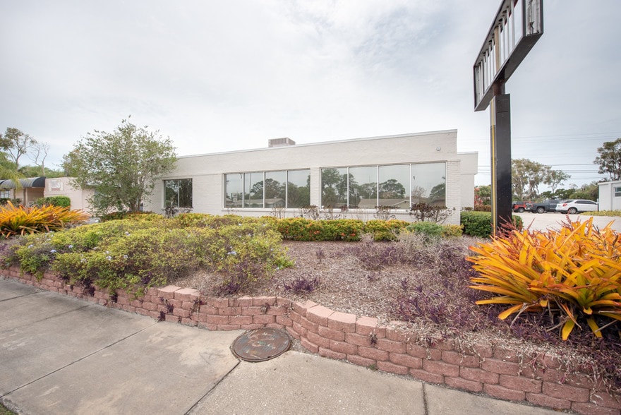 More Photos Of 7430 Tamiami Trl, Sarasota Loft Creative Space For Lease