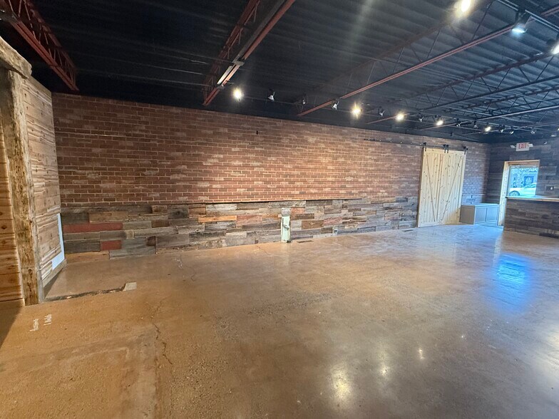 More Photos Of 2758 Coolidge Hwy, Berkley Storefront For Sale