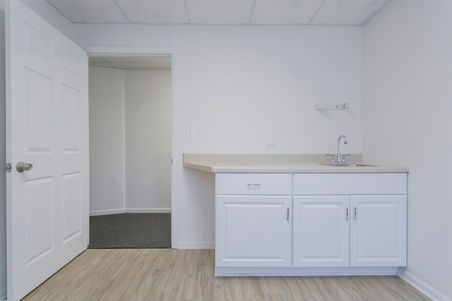 More Photos Of 1835 N 19th Ave, Melrose Park Medical For Lease