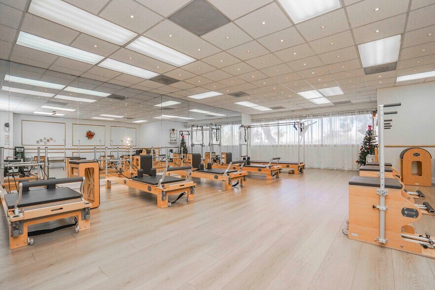 More Photos Of 4128 W Commonwealth Ave, Fullerton Office For Sale