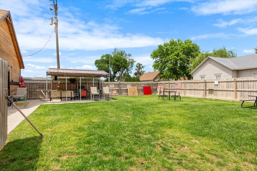 More Photos Of 626 16th Avenue, Council Bluffs General Retail For Sale