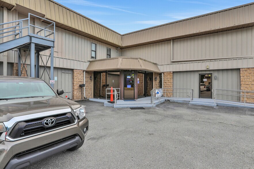 More Photos Of 3787 Old Middleburg Rd, Jacksonville Office For Sale