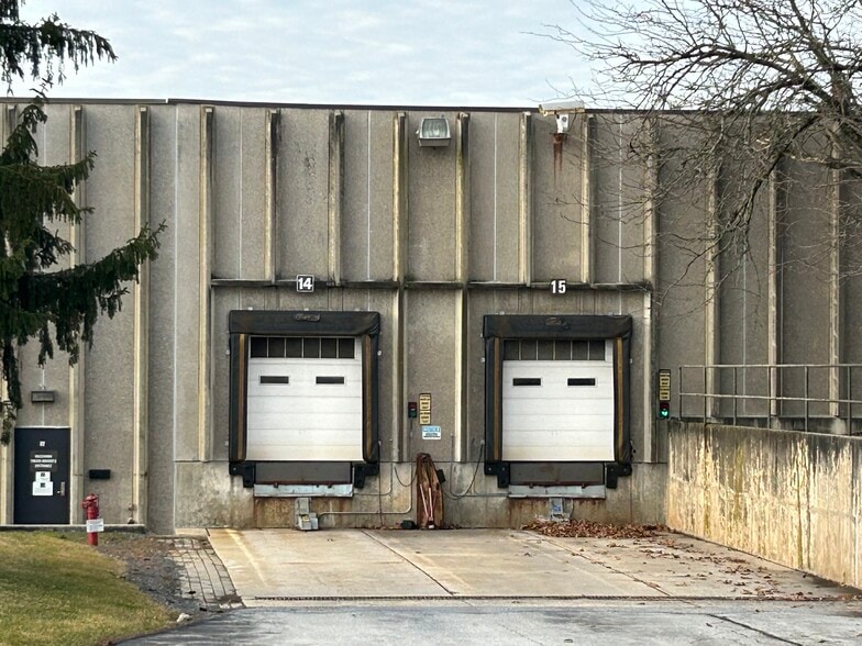 More Photos Of 1062 MacArthur Rd, Reading Warehouse For Lease