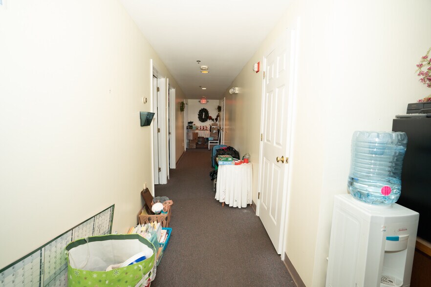 More Photos Of 8 Jennifer Dr, Merrimack Flex For Sale