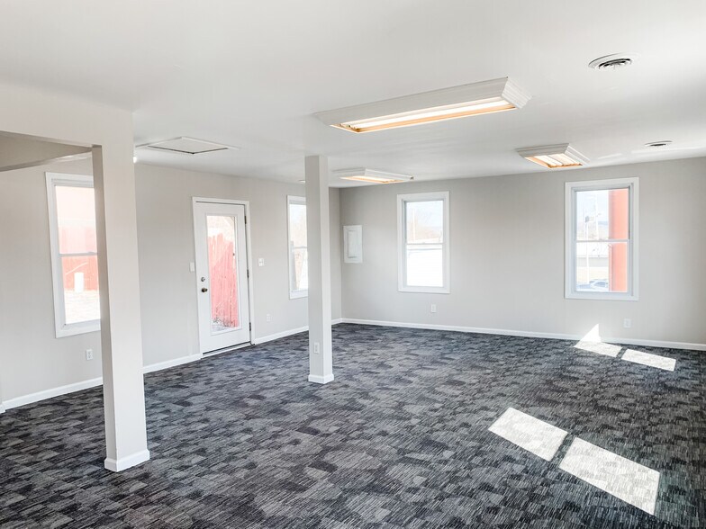 More Photos Of 600 Stockell Dr, Eureka Storefront Retail Office For Sale