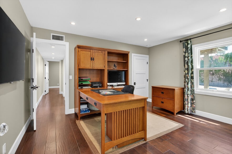 More Photos Of 17066 Palmdale Ln, Huntington Beach Contractor Storage Yard For Sale