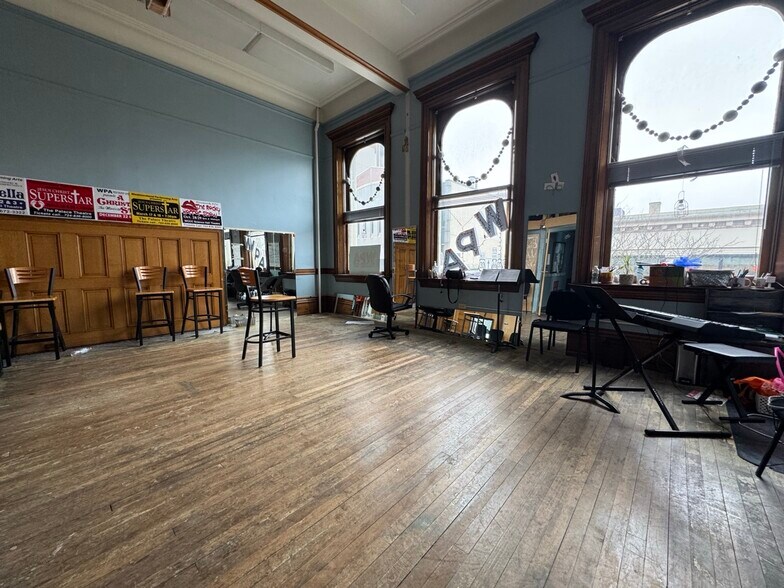 More Photos Of 132 S Main St, Greensburg Office For Sale