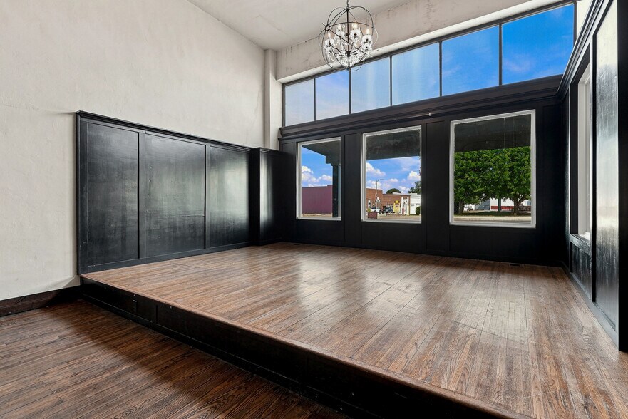 More Photos Of 204 S Broadway, Salisbury Specialty For Sale