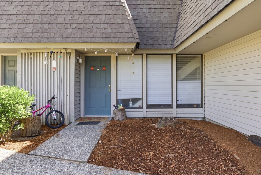 More Photos Of 14506 NE 6th Pl, Bellevue Apartments For Sale