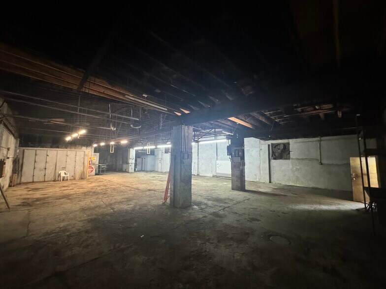 More Photos Of 9400-9404 E Wilson Rd, Independence Manufacturing For Sale