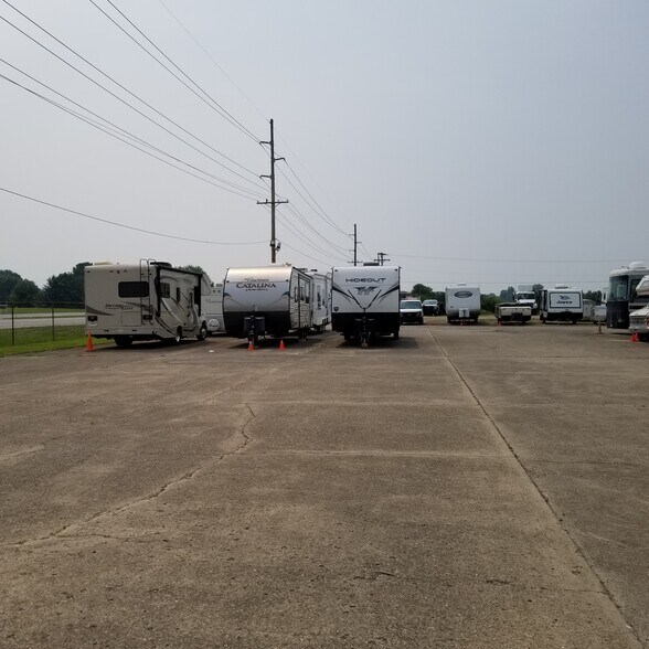 More Photos Of 80 S Us-31, Whiteland Service For Lease