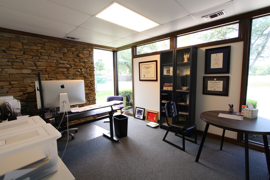 More Photos Of 3045 S Meridian St, Indianapolis Office For Sale