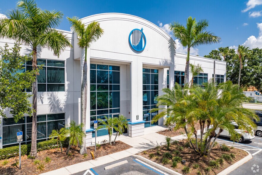More Photos Of 2511 Corporate Way, Palmetto Light Distribution For Lease