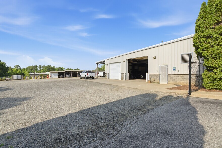 More Photos Of 131 Tradition Trl, Holly Springs Flex For Lease