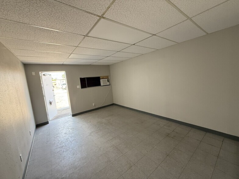 More Photos Of 13329 Veterans Memorial Dr, Houston Unknown For Lease