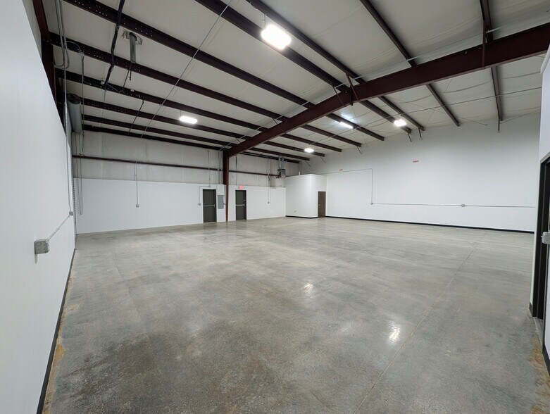 More Photos Of 300 Maltbie Industrial Dr, Lawrenceville Light Distribution For Lease