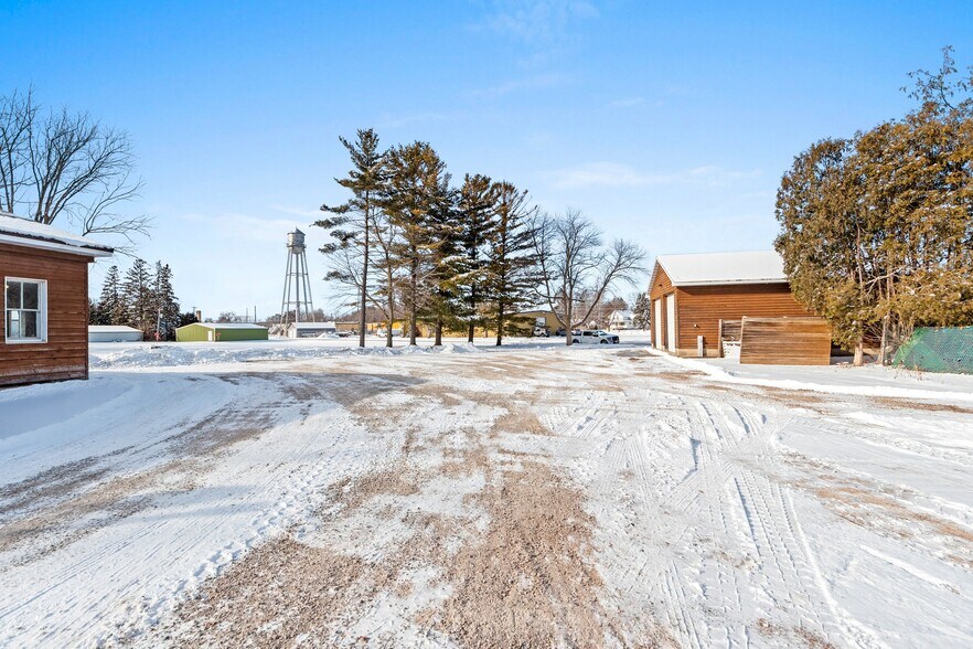 More Photos Of 537 Caldwell Ave, Oconto Falls Office For Sale