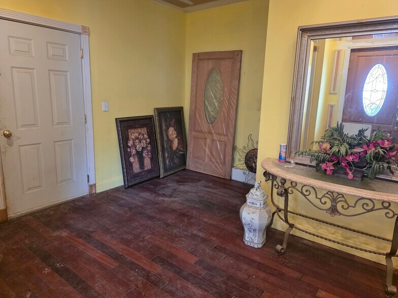 More Photos Of 56 Old State Route 12, Frenchtown Showroom For Sale