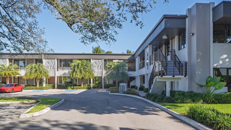 More Photos Of 1021 Ives Dairy Rd, Miami Unknown For Lease