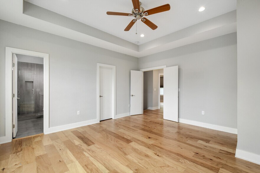 More Photos Of 4005 A/B Clawson Rd, Austin Specialty For Sale