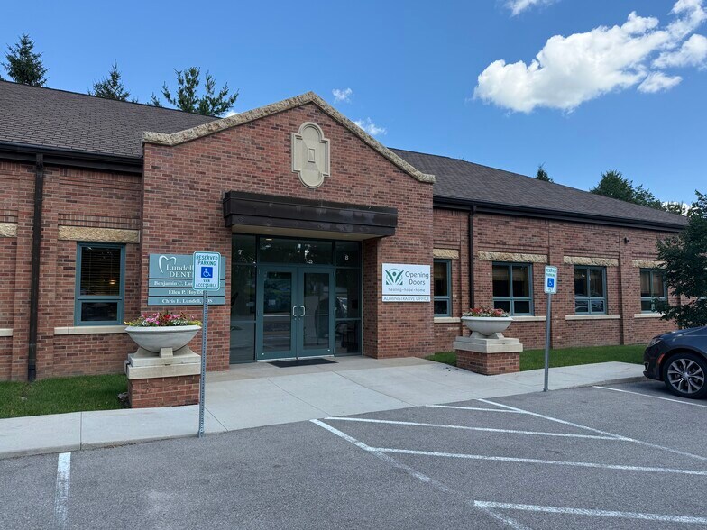 Primary Photo Of 2100 Asbury Rd, Dubuque Medical For Lease