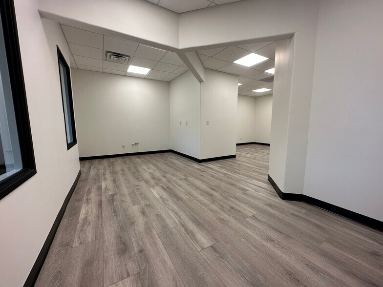 More Photos Of 4420 Valley View Rd, Edina Office For Lease