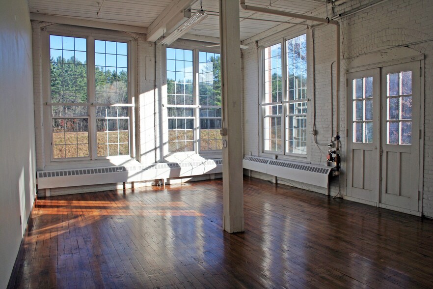 More Photos Of 156 River Rd, Willington Showroom For Sale