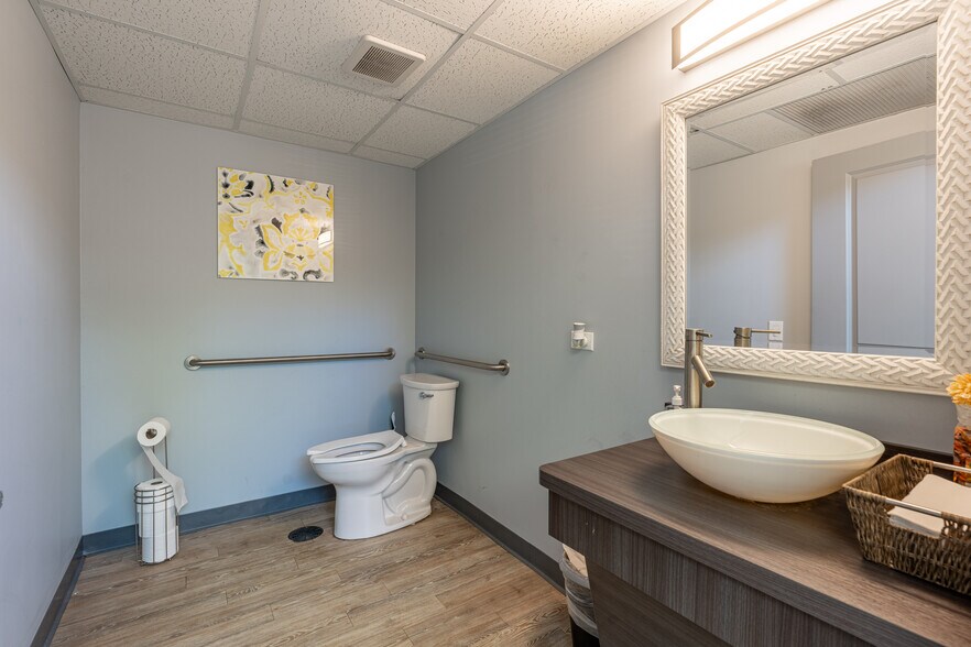 More Photos Of 605-615 W Euclid Ave, Arlington Heights Medical For Lease