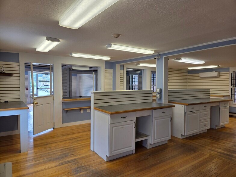 More Photos Of 290 Main St, Athol Storefront Retail Residential For Sale