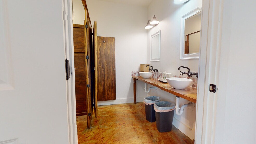 More Photos Of 16712 County Road 1580, Ada Sports And Entertainment For Sale