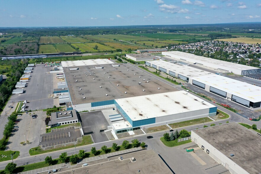 More Photos Of 401 Rue Marie-Curie, Vaudreuil-dorion Warehouse For Lease