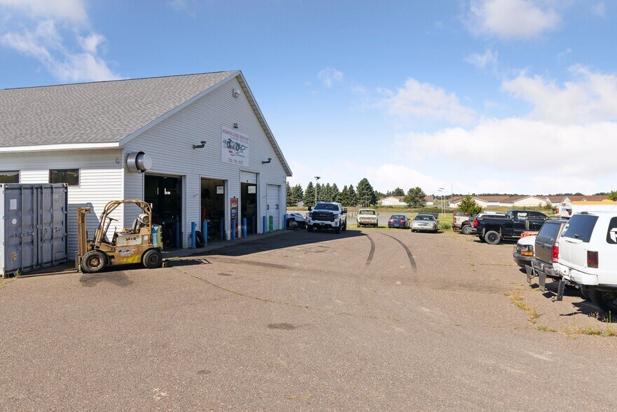 More Photos Of 931 240th St, Osceola General Retail For Sale