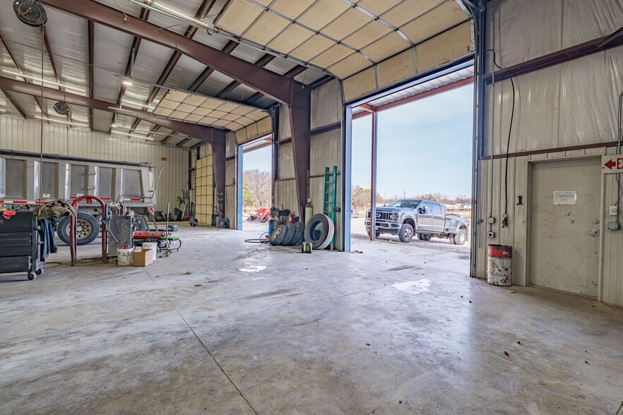 More Photos Of 4610 E Highway 199, Springtown General Retail For Sale